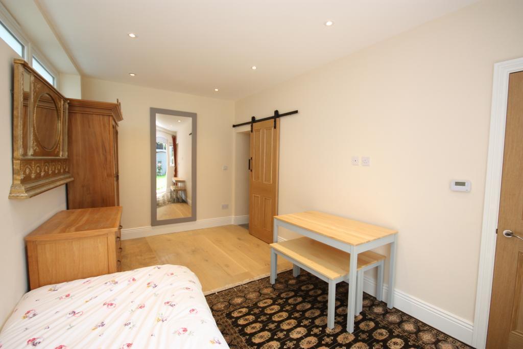 4 bed Studio for rent in Acton. From Savoy Property Consultants - West London