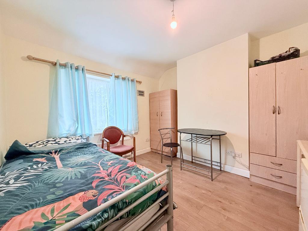 1 bed House Share for rent in Acton. From Savoy Property Consultants - West London