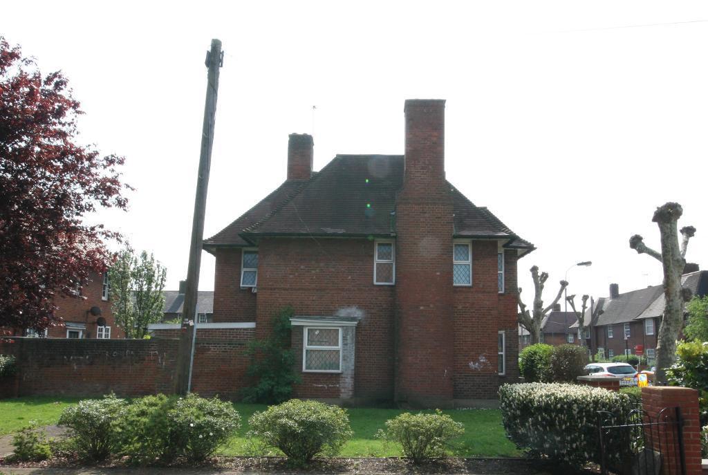 3 bed Mid Terraced House for rent in Acton. From Savoy Property Consultants - West London