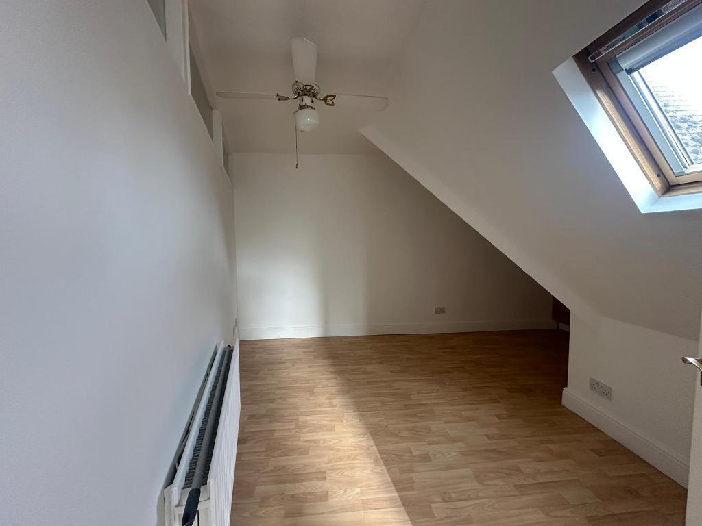 4 bed 1st Floor Flat for rent in Acton. From Savoy Property Consultants - West London
