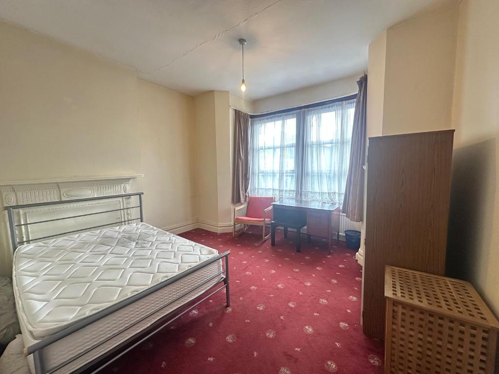 4 bed House Share for rent in Acton. From Savoy Property Consultants - West London