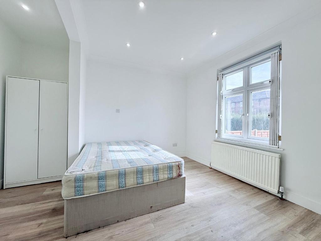 1 bed House Share for rent in Acton. From Savoy Property Consultants - West London