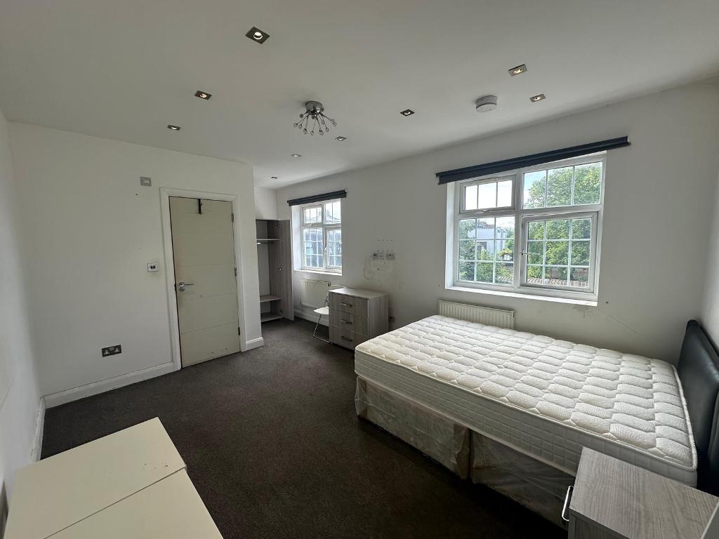 1 bed House Share for rent in Hammersmith. From Savoy Property Consultants - West London 1 bed House Share for rent in Hammersmith. From Savoy Property Consultants - West London