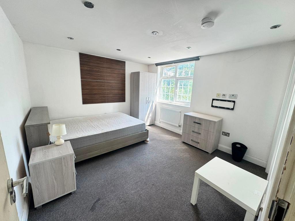 1 bed House Share for rent in Hammersmith. From Savoy Property Consultants - West London