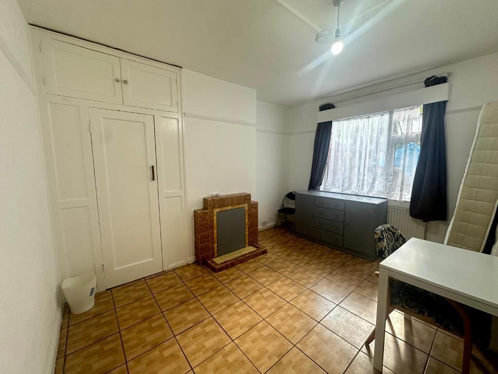 1 bed House Share for rent in Acton. From Savoy Property Consultants - West London