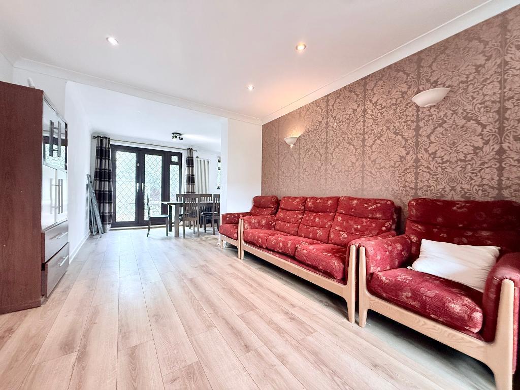 5 bed Semi Detached for rent in Acton. From Savoy Property Consultants - West London 5 bed Semi Detached for rent in Acton. From Savoy Property Consultants - West London