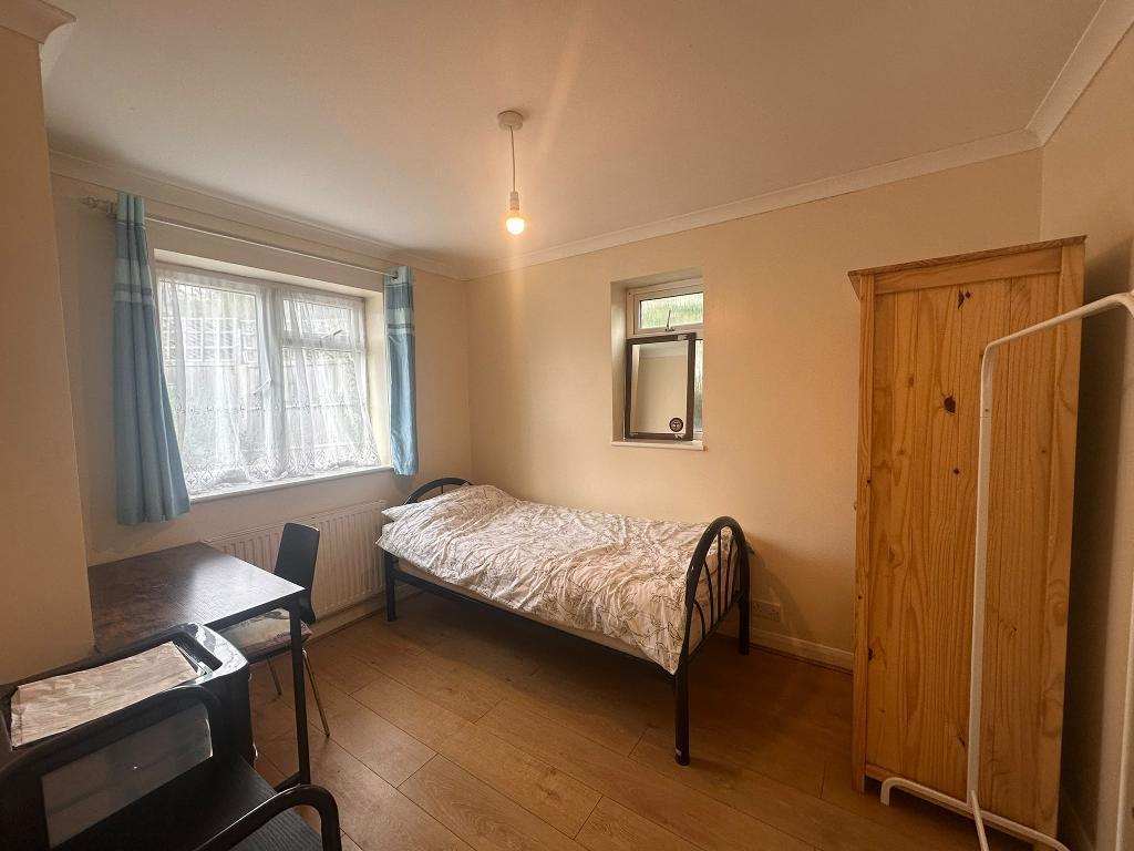 4 bed House Share for rent in Acton. From Savoy Property Consultants - West London