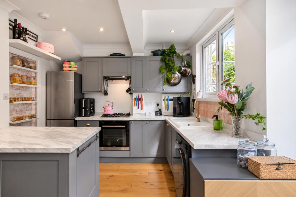 3 bed Mid Terraced House for rent in Barnes. From Sceon Berne