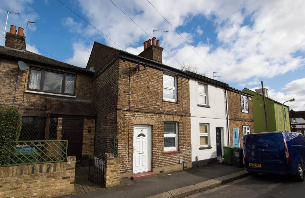 2 bed Detached for rent in Watford. From Signature Estates