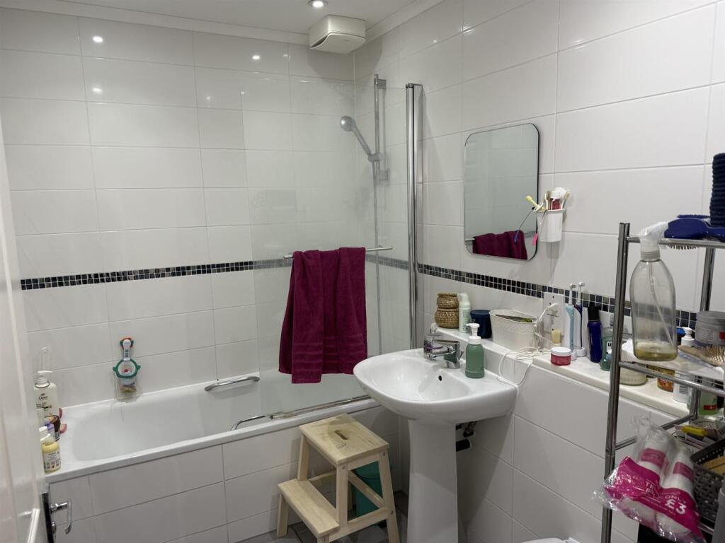 1 bed 1st Floor Flat for rent in Watford. From Signature Estates