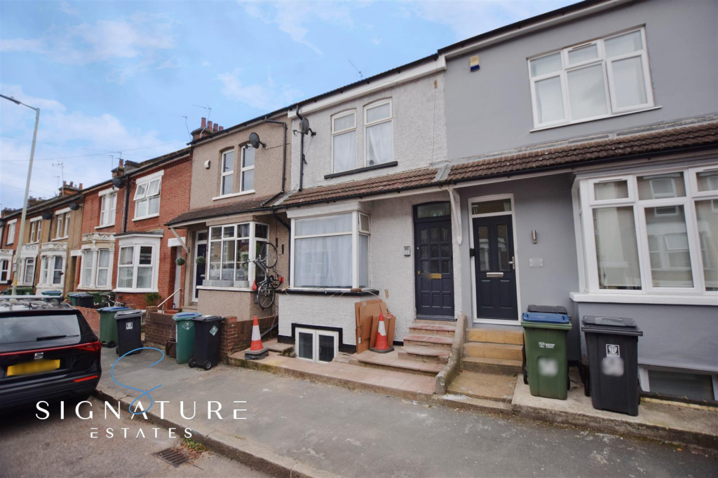 4 bed Studio for rent in Watford. From Signature Estates