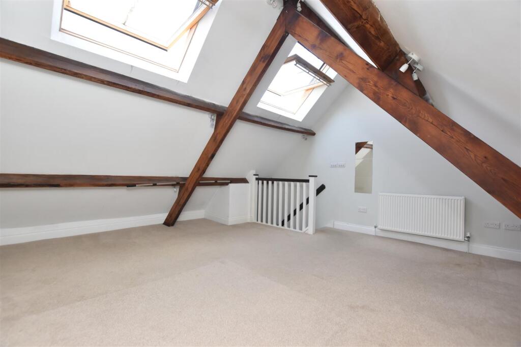 2 bed Mid Terraced House for rent in Watford. From Signature Estates