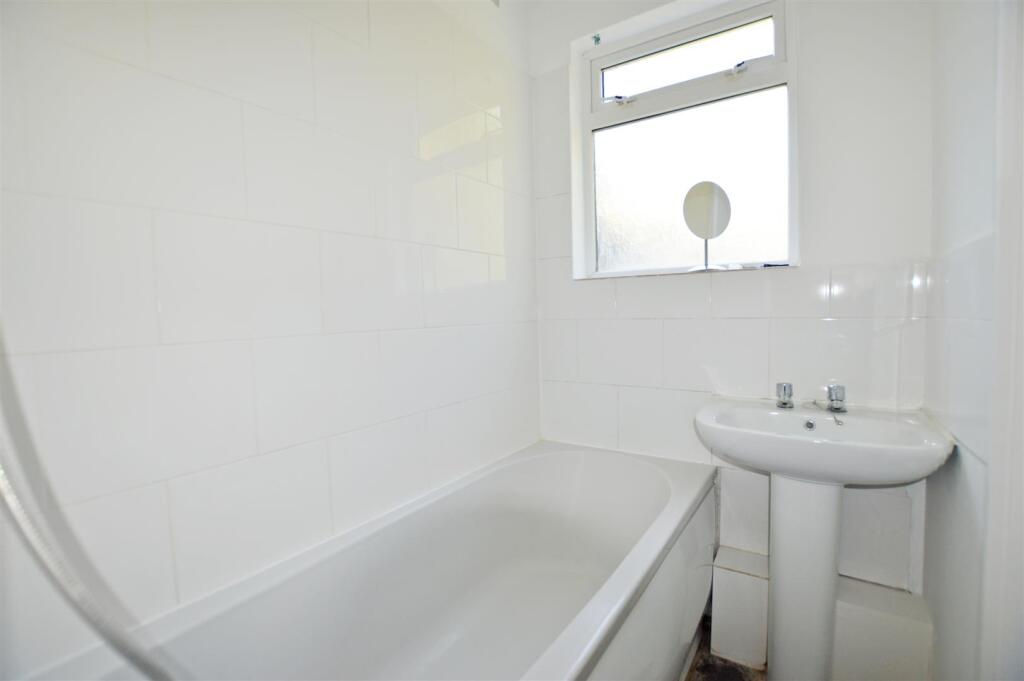 2 bed Detached for rent in Watford. From Signature Estates