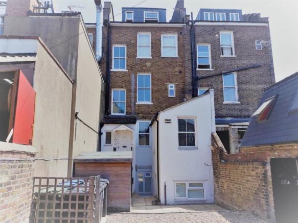1 bed 1st Floor Flat for rent in Watford. From Signature Estates