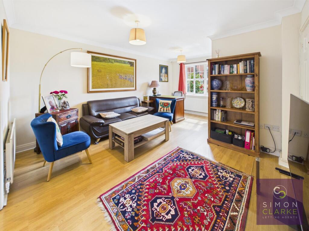 3 bed Mid Terraced House for rent in Finchley. From Simon Clarke Letting Agents