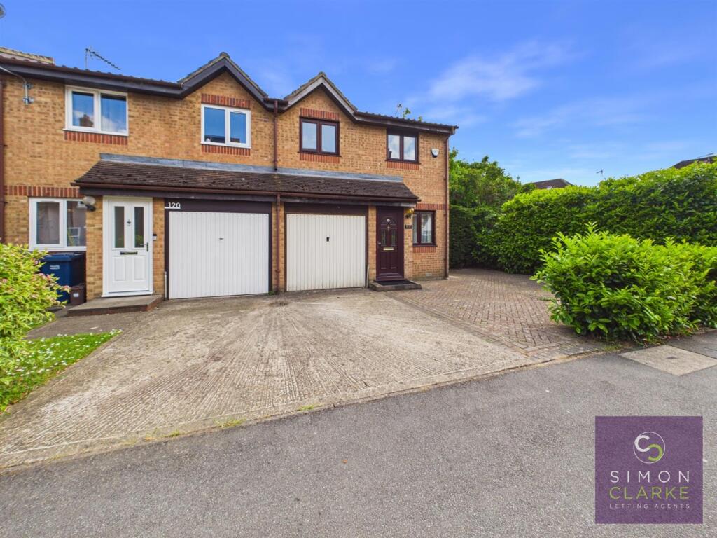 3 bed Semi Detached for rent in Friern Barnet. From Simon Clarke Letting Agents