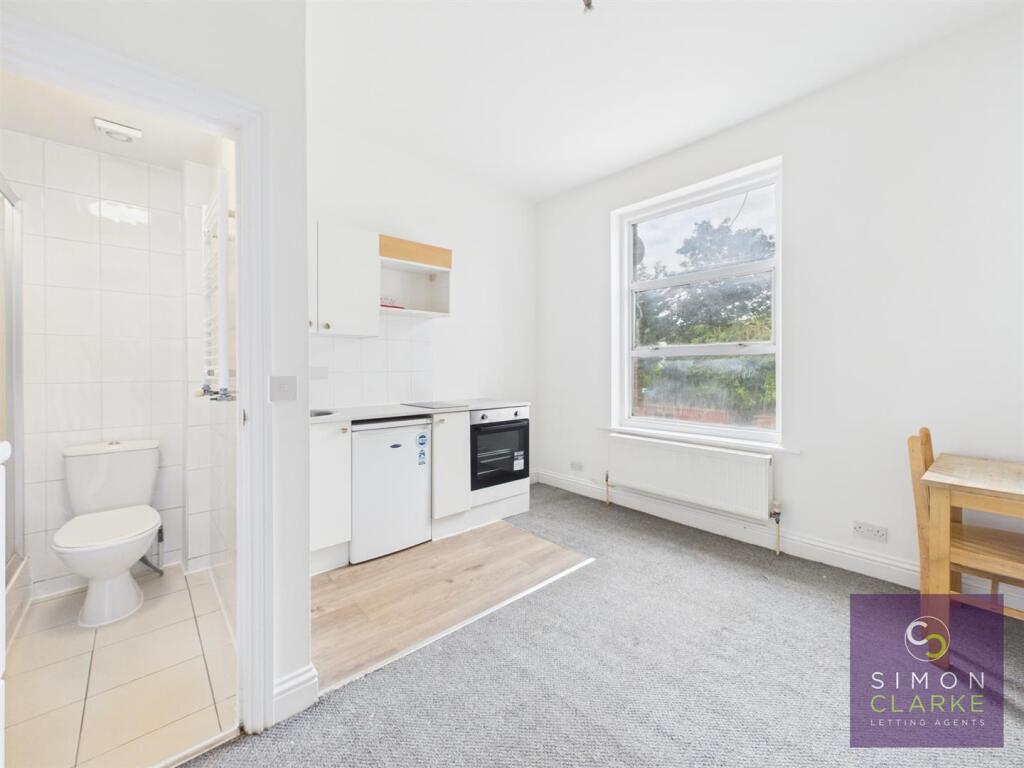 4 bed Studio for rent in Finchley. From Simon Clarke Letting Agents