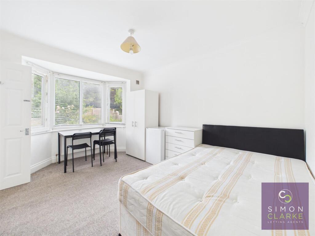 4 bed Studio for rent in Willesden. From Simon Clarke Letting Agents 4 bed Studio for rent in Willesden. From Simon Clarke Letting Agents