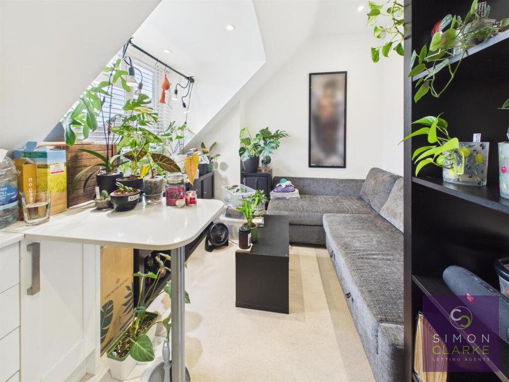 1 bed 1st Floor Flat for rent in Barnet. From Simon Clarke Letting Agents