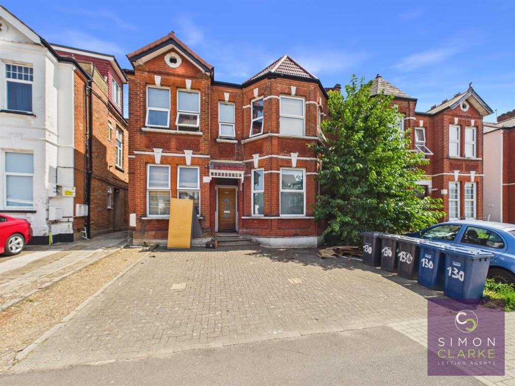 4 bed Studio for rent in Hendon. From Simon Clarke Letting Agents