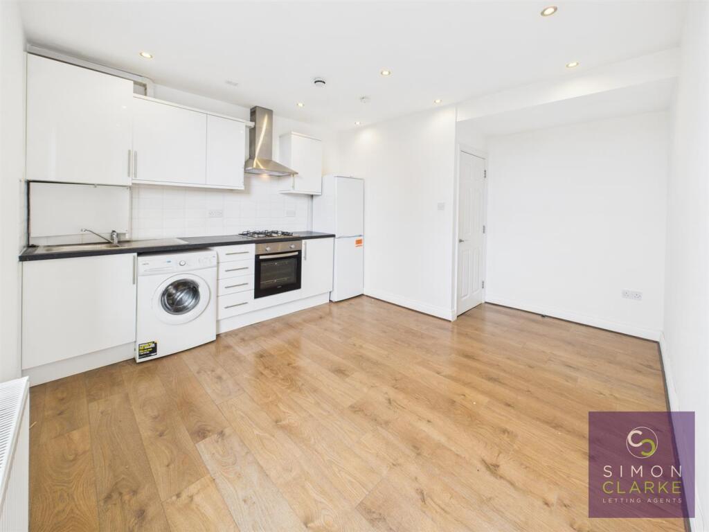 1 bed 1st Floor Flat for rent in Friern Barnet. From Simon Clarke Letting Agents
