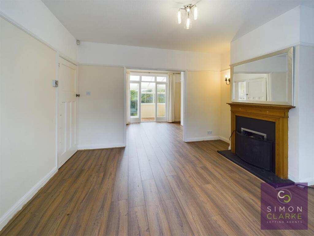 2 bed Mid Terraced House for rent in Barnet. From Simon Clarke Letting Agents