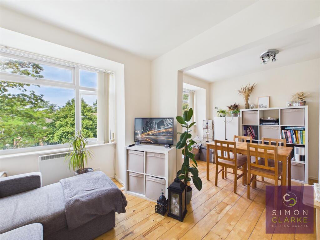 2 bed 1st Floor Flat for rent in Friern Barnet. From Simon Clarke Letting Agents