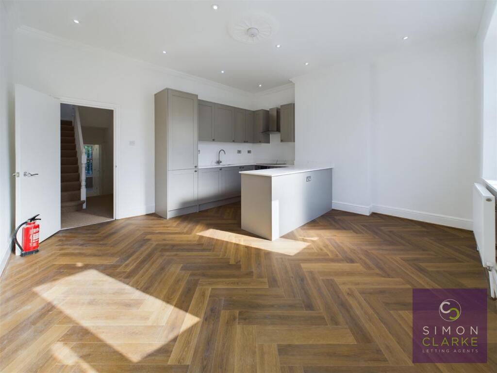2 bed Apartment for rent in Finchley. From Simon Clarke Letting Agents