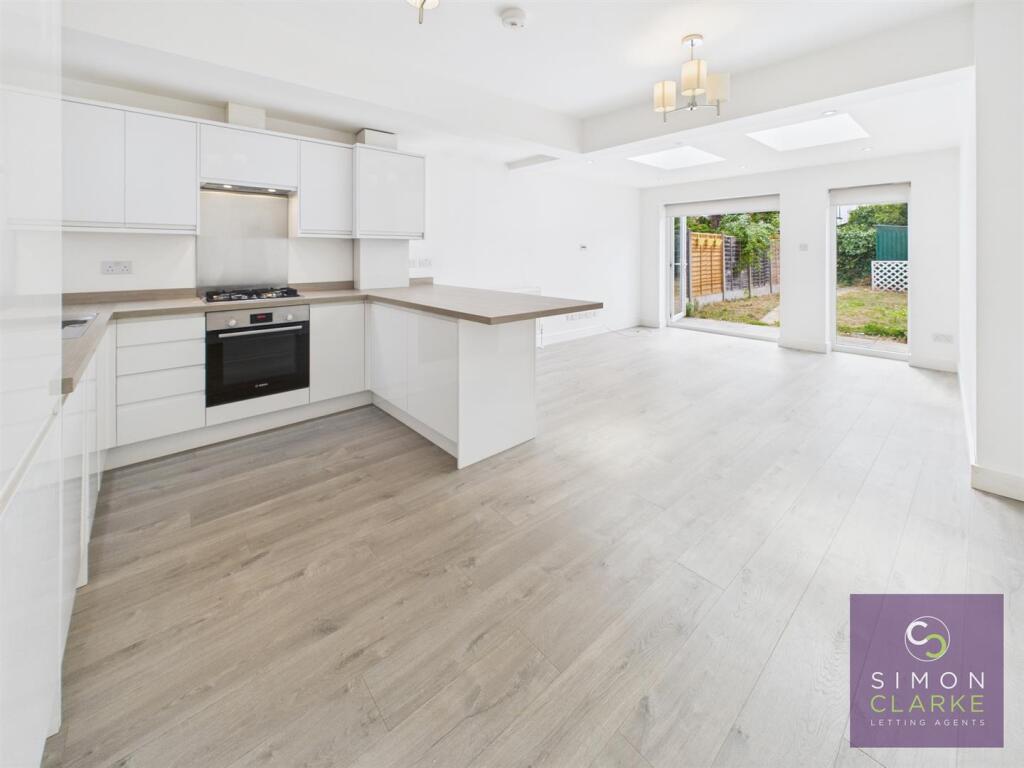 2 bed 1st Floor Flat for rent in Hornsey. From Simon Clarke Letting Agents
