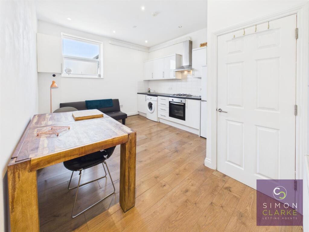 1 bed 1st Floor Flat for rent in Friern Barnet. From Simon Clarke Letting Agents