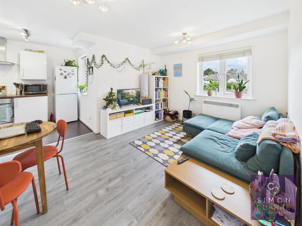 1 bed 1st Floor Flat for rent in Friern Barnet. From Simon Clarke Letting Agents
