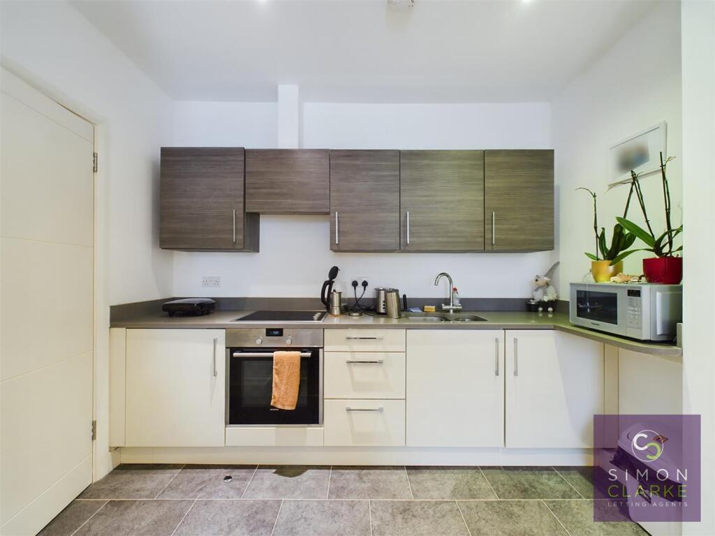 1 bed Apartment for rent in Barnet. From Simon Clarke Letting Agents