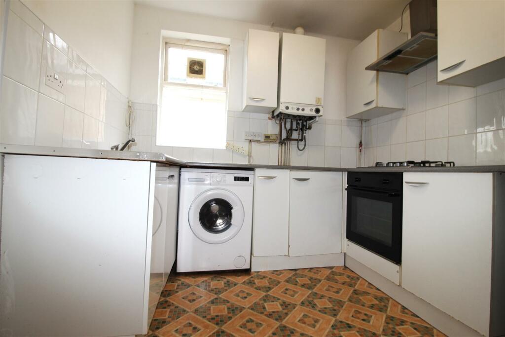 3 bed Apartment for rent in Walthamstow. From Sincere Property Services