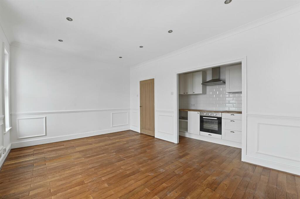 2 bed Apartment for rent in Wanstead. From Sincere Property Services