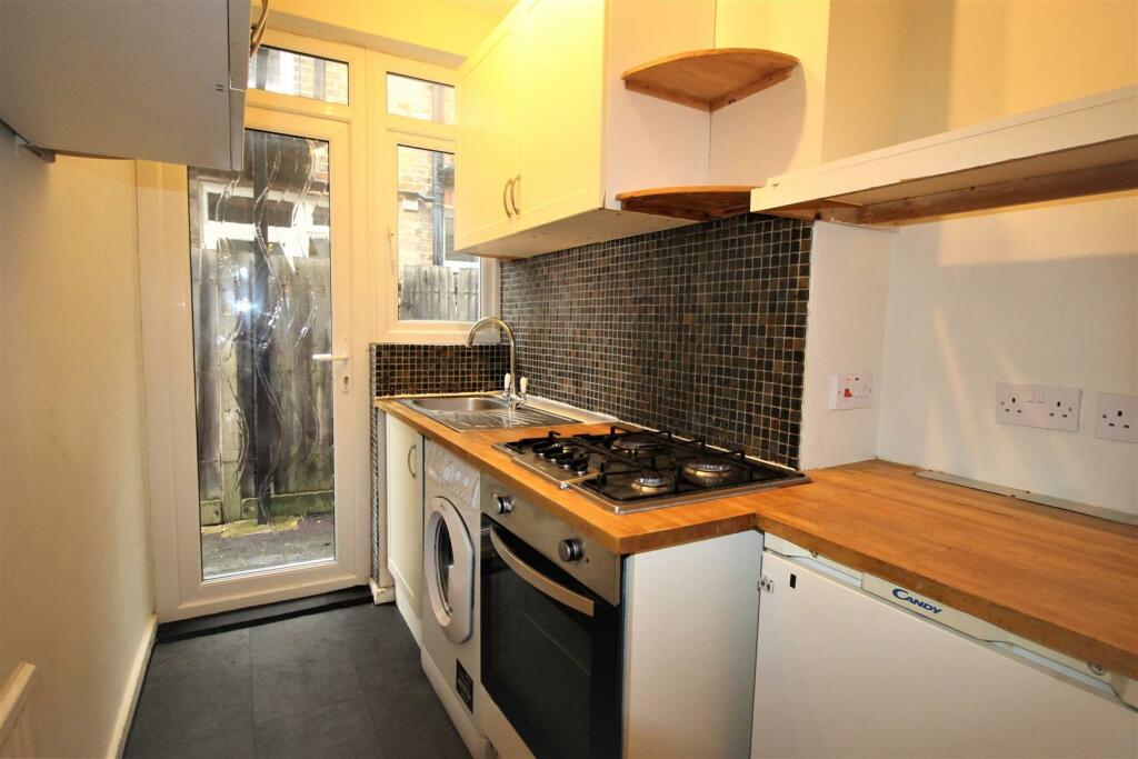 2 bed Apartment for rent in Walthamstow. From Sincere Property Services