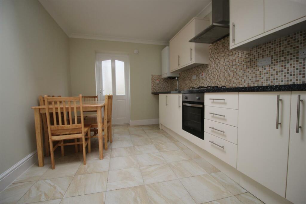 4 bed Mid Terraced House for rent in Walthamstow. From Sincere Property Services