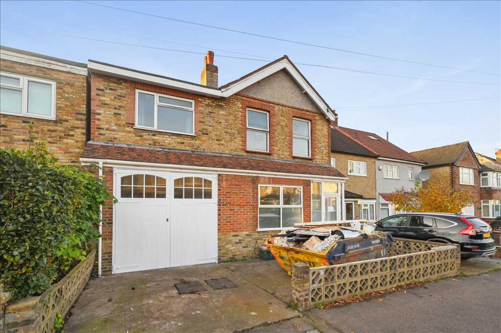 6 bed Mid Terraced House for rent in Surbiton. From Next Step Estates (South West) Ltd - London