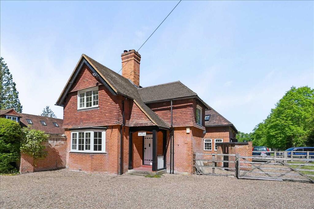 2 bed Detached for rent in Farnham Common. From Next Step Estates (South West) Ltd - London