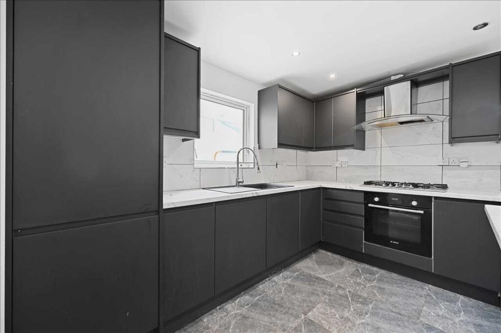 3 bed Mid Terraced House for rent in Croydon. From Next Step Estates (South West) Ltd - London