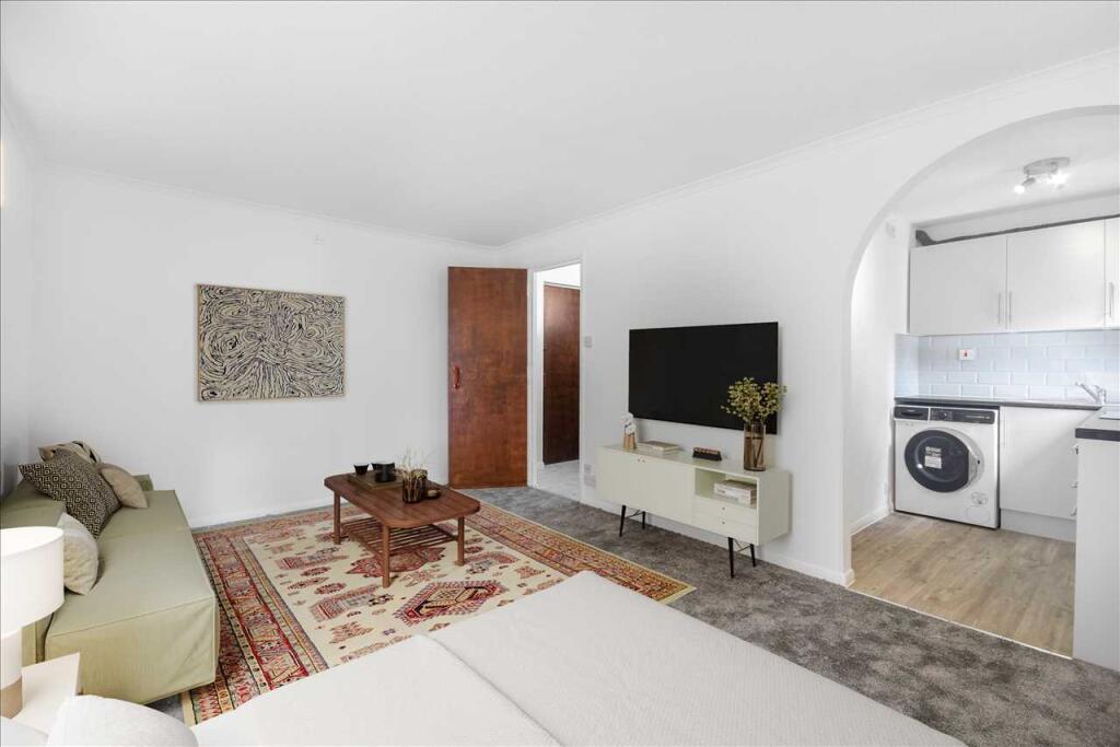 4 bed Studio for rent in Croydon. From Next Step Estates (South West) Ltd - London