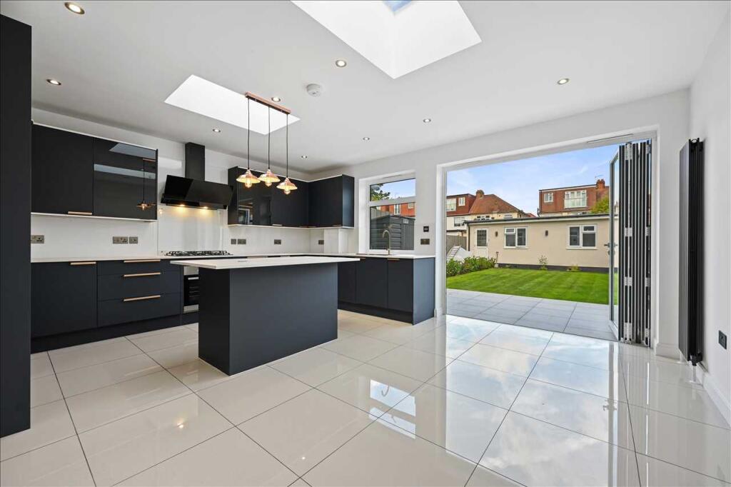 4 bed Semi Detached for rent in Worcester Park. From Next Step Estates (South West) Ltd - London 4 bed Semi Detached for rent in Worcester Park. From Next Step Estates (South West) Ltd - London