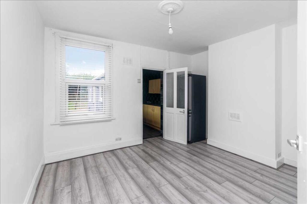 2 bed Mid Terraced House for rent in Croydon. From Next Step Estates (South West) Ltd - London 2 bed Mid Terraced House for rent in Croydon. From Next Step Estates (South West) Ltd - London