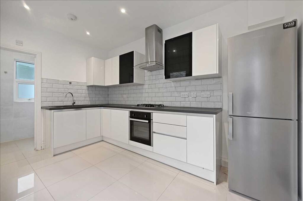 4 bed Mid Terraced House for rent in Merton. From Next Step Estates (South West) Ltd - London 4 bed Mid Terraced House for rent in Merton. From Next Step Estates (South West) Ltd - London