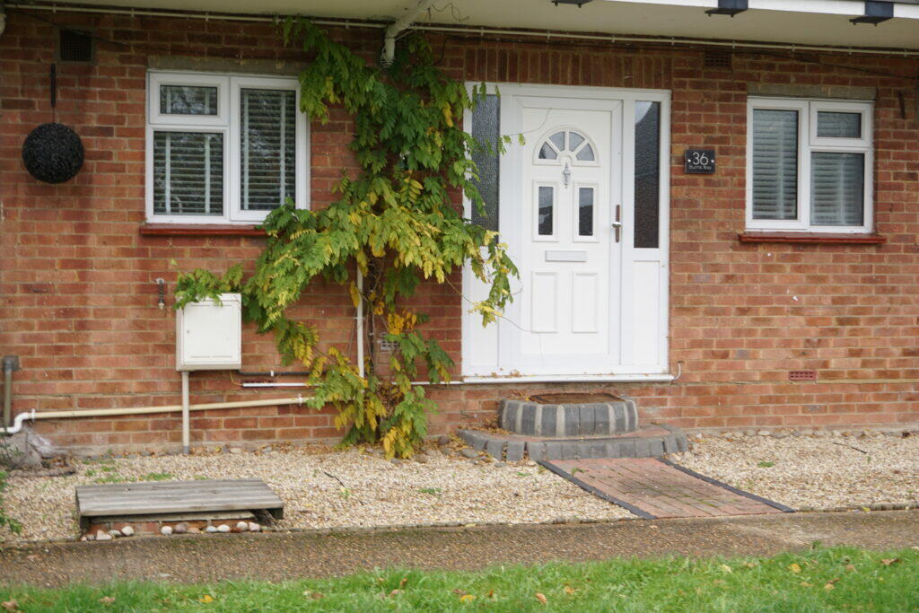 1 bed Flat for rent in Havering's Grove. From Spencer Curtis