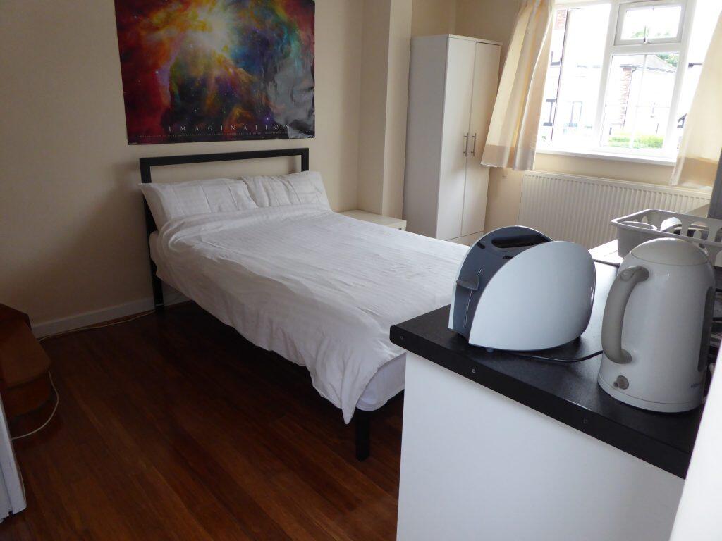 0 bed Studio for rent in Woodford. From Spencer Curtis