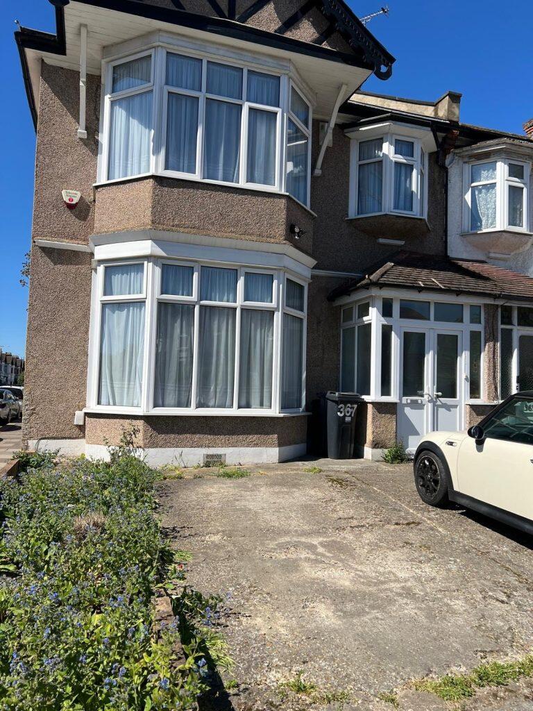 4 bed Semi Detached for rent in Ilford. From Spencer Curtis
