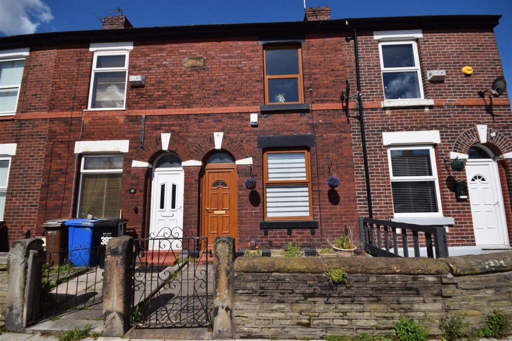 2 bed Mid Terraced House for rent in Stockport. From Spencer Harvey