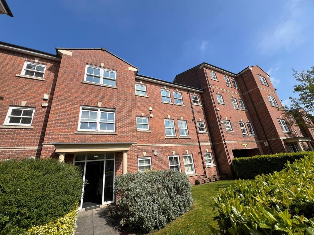 2 bed Apartment for rent in Stockport. From Spencer Harvey