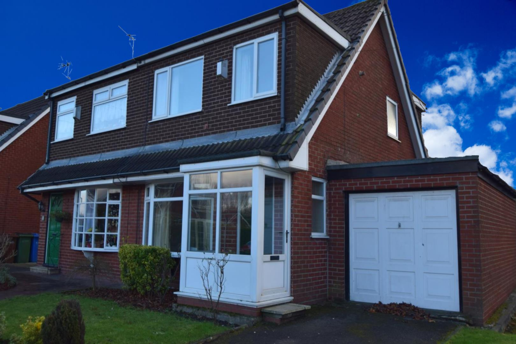 3 bed Semi Detached for rent in Woodley. From Spencer Harvey 3 bed Semi Detached for rent in Woodley. From Spencer Harvey