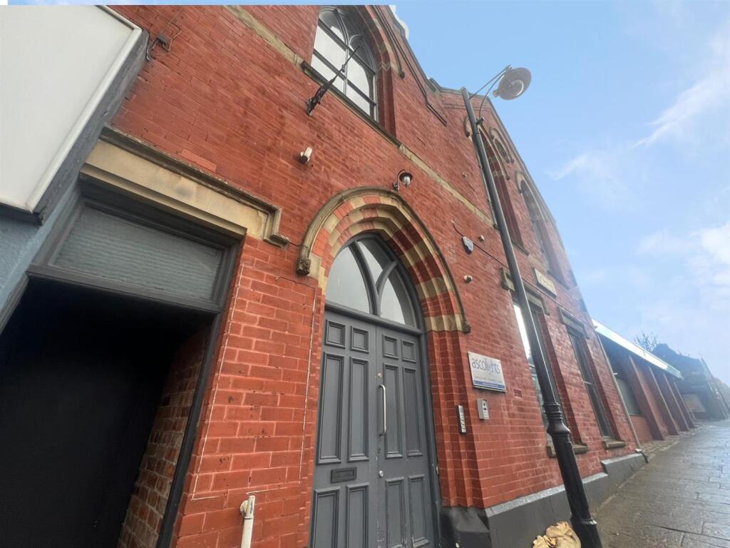 2 bed Apartment for rent in Stockport. From Spencer Harvey